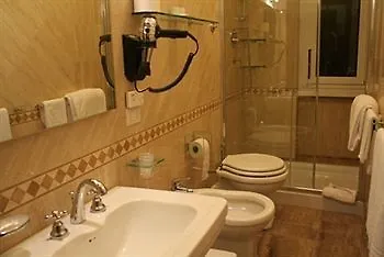 La Dolce Vita Barberini Rome 3*,