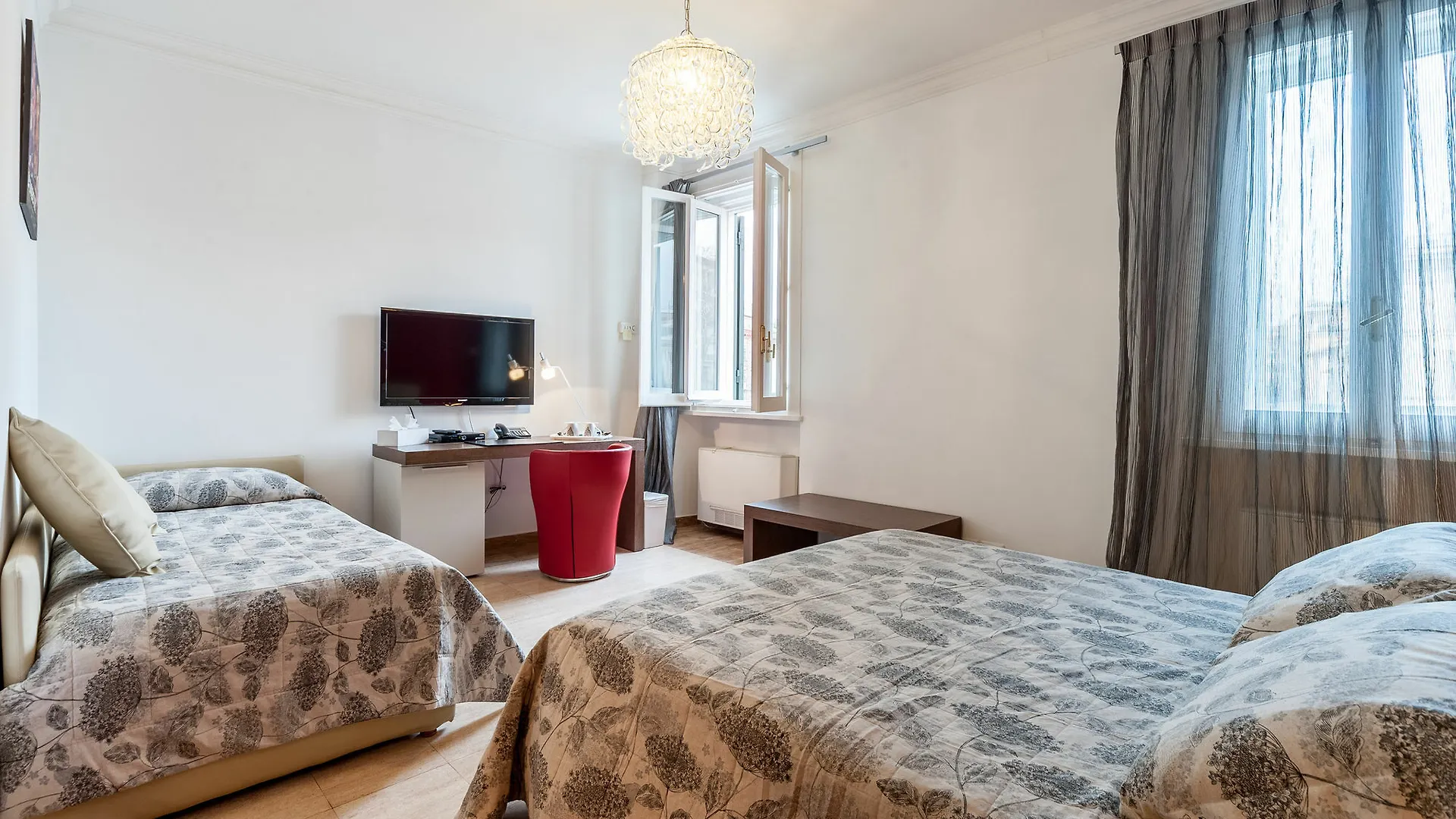 *** Guest house La Dolce Vita Barberini Rome Italy