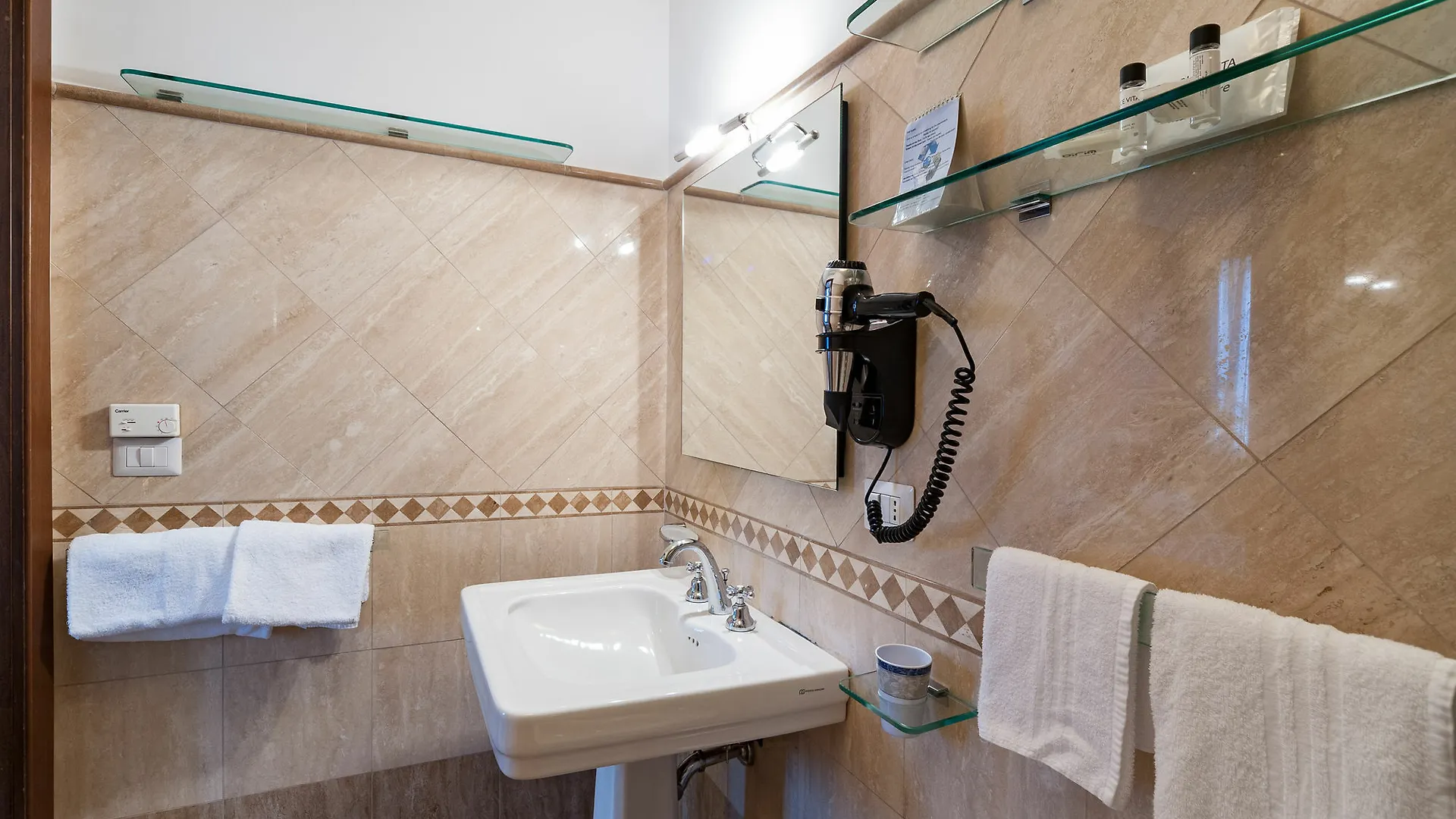 *** Guest house La Dolce Vita Barberini Rome Italy